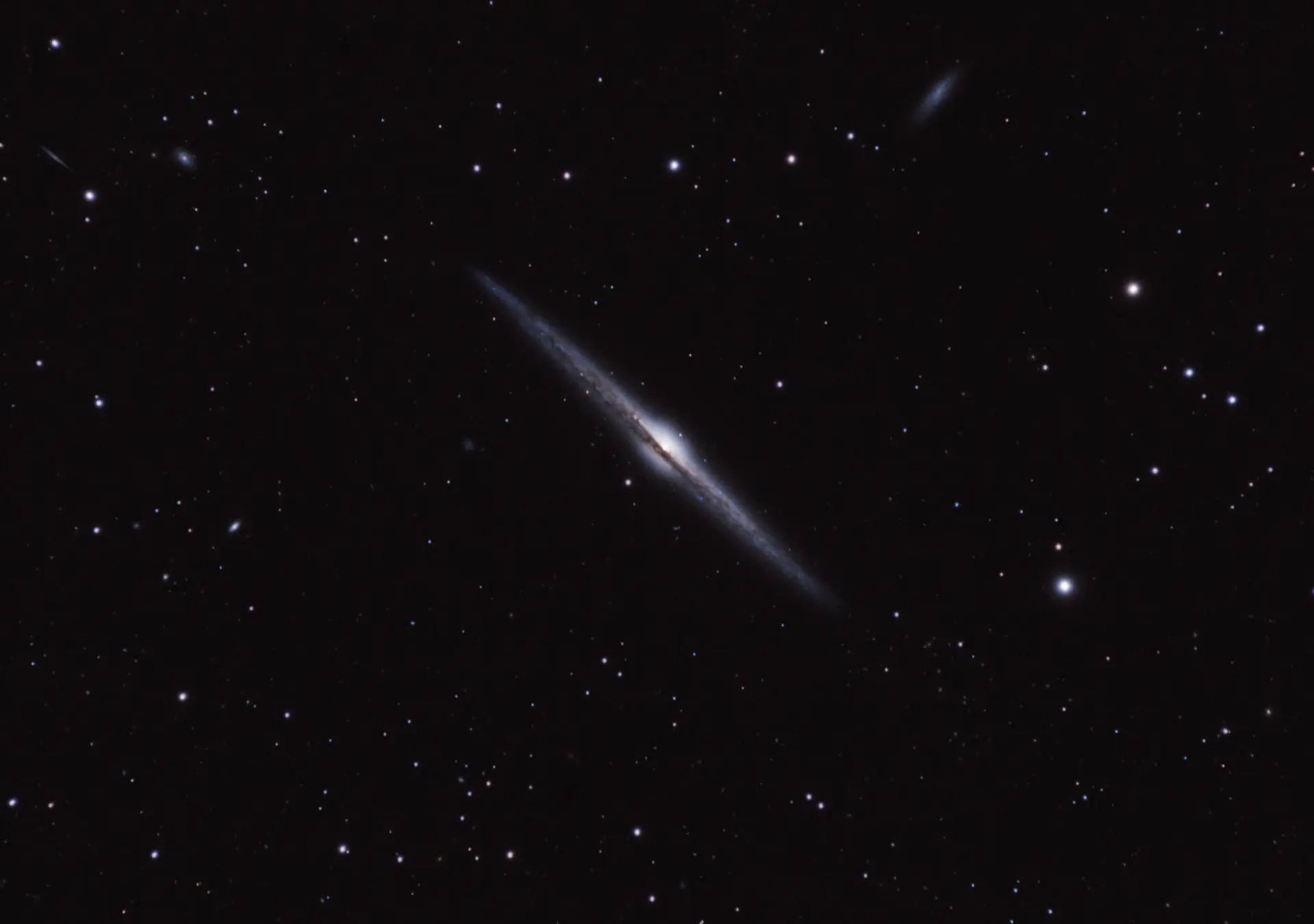 גלקסיית המחט · NGC 4565